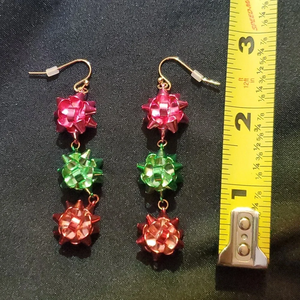 NWOT Gold Tone Gift Bow Earrings‎